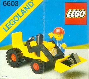 Traktor mit Planierschild